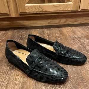Vionic black snakeskin loafers